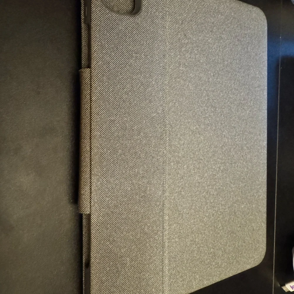 Logitec folio case for iPad Pro 11inch 2020 Tablet with Keyboard Case